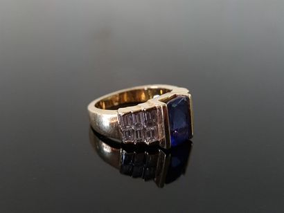 Bague en or 750°/00. sertie d'une tanzanite...