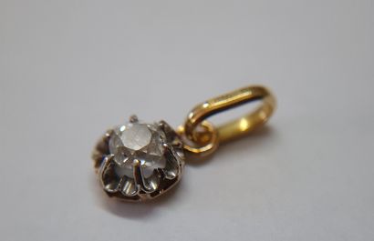 Ensemble de trois petits pendentifs en or...