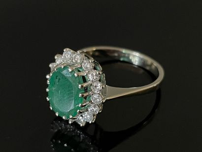 Bague marguerite en or blanc, sertie d'une...