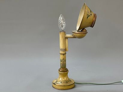 Lampe à quinquet en métal laqué beige et...