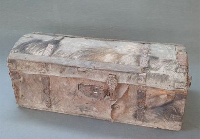 Malle de voyage en bois gainé de peau de...