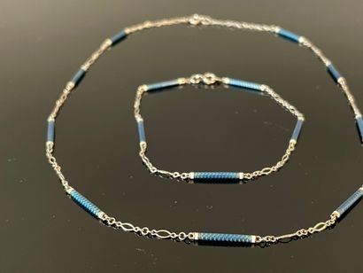 Parure comprenant une chaîne et un bracelet...