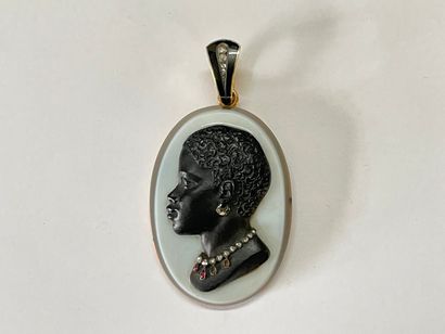 
Pendentif camée en onyx sur deux couches...