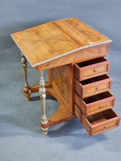 Bureau Davenport en placage de noyer et de...