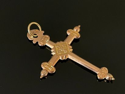 Croix en or fin XVIII°, poinçon tête de bélier.

H:...