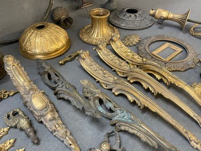 Lot de montures de lampe, chutes d'angle,...