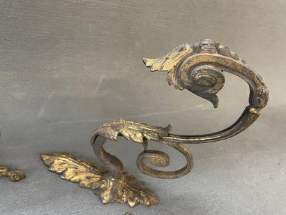 Lot de six embrasses en bronze dont trois...