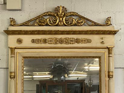 Grande console et son miroir en bois et stuc...