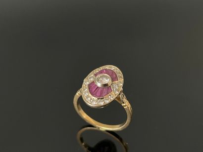 Bague en or 750°/00, plateau ovale serti...