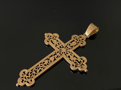 Croix en or ajouré, 750°/ 00.

H: 6 cm avec...