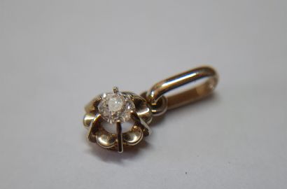 Ensemble de trois petits pendentifs en or...