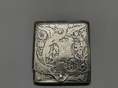 Collection de cinq porte-monnaies: en métal...