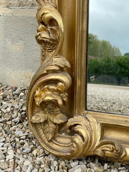 Important miroir Napoléon III cadre sculpté...