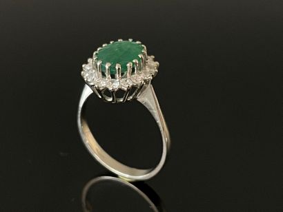 Bague marguerite en or blanc, sertie d'une...