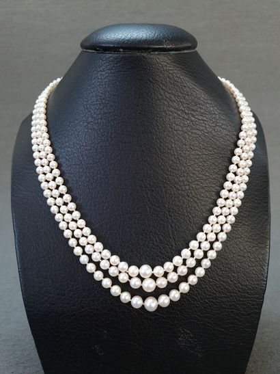 Collier trois rangs de perles de culture,...