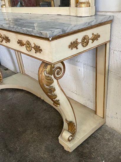 Grande console et son miroir en bois et stuc...