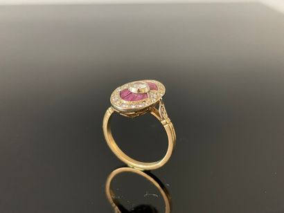 Bague en or 750°/00, plateau ovale serti...