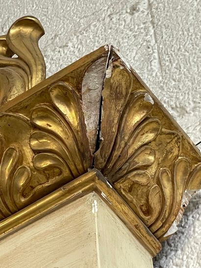 Grande console et son miroir en bois et stuc...