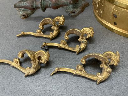 Lot de montures de lampe, chutes d'angle,...