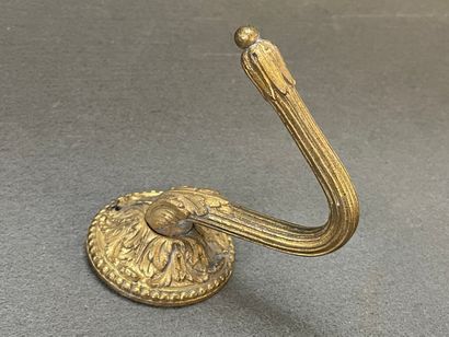 Deux paires de patères d'embrasse de rideaux...