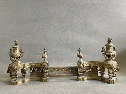 Devant de foyer en bronze à décor de pot...