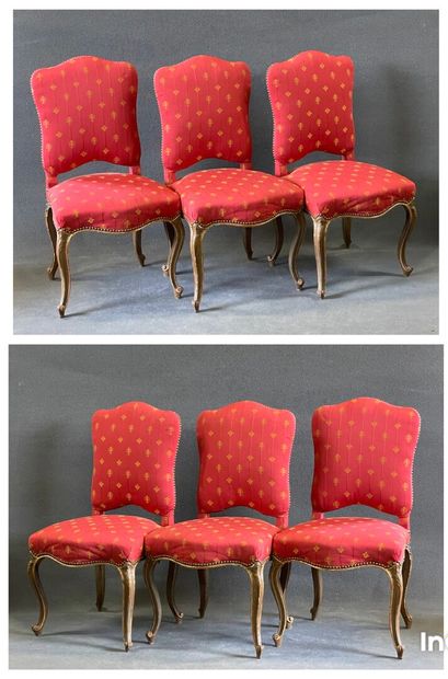 Série de six chaises en bois laqué, garnies...