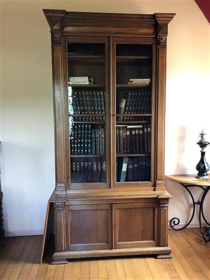 Bibliothèque en chêne, haut vitré

Fin XIX°...