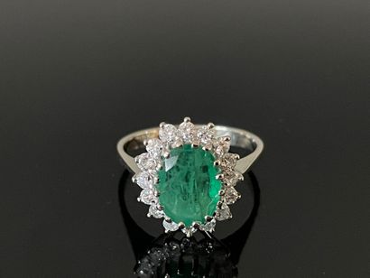 Bague marguerite en or blanc, sertie d'une...