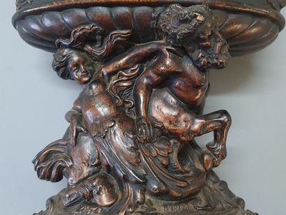Grande coupe en terre cuite patinée à décor...