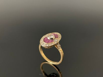 Bague en or 750°/00, plateau ovale serti...