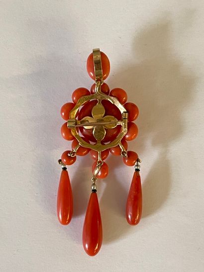 Pendentif-broche en or, serti de cabochons...