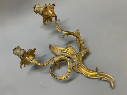 Paire d'appliques à deux lumières et trois...