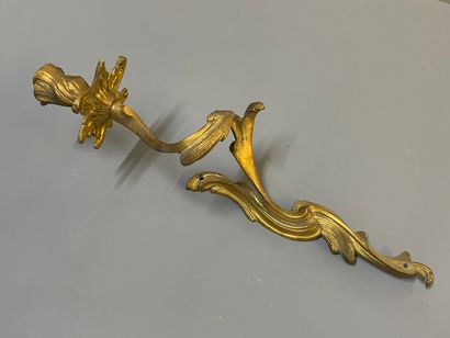 Paire d'appliques à deux lumières et trois...