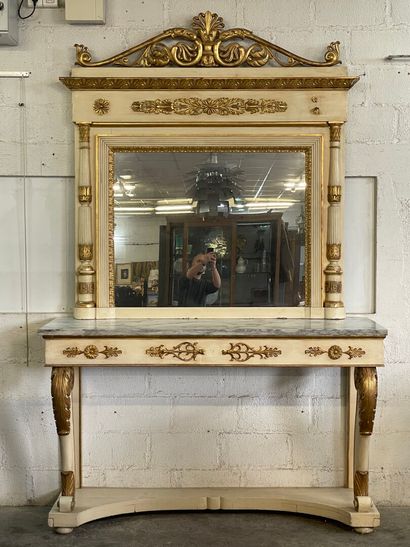 Grande console et son miroir en bois et stuc...
