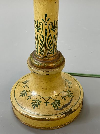 Lampe à quinquet en métal laqué beige et...
