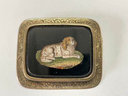Broche ornée d'une micro-mosaique figurant...