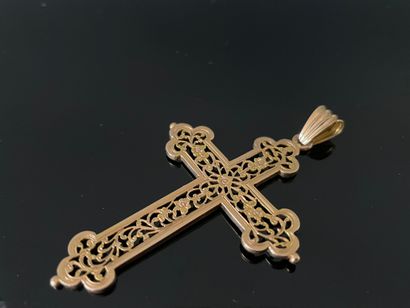 Croix en or ajouré, 750°/ 00.

H: 6 cm avec...