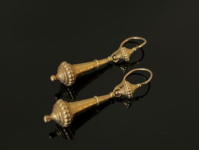 Paire de pendants d'oreille en or .

Or 750°/00.

H:...