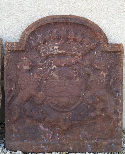 Paire de plaques de cheminée en fonte à décor...