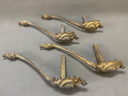 Deux paires de supports de tringle à rideaux...