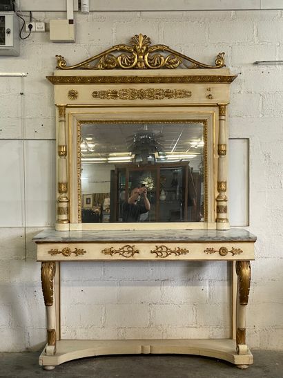 Grande console et son miroir en bois et stuc...