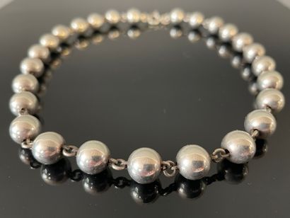 Collier ras de cou à perles d'argent 800°/00,...