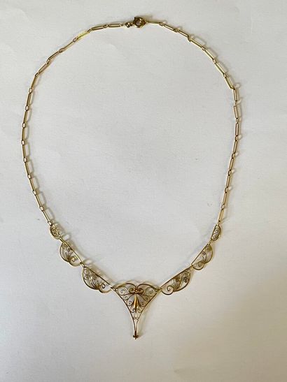 Collier maille draperie en chute, en or 750°/...