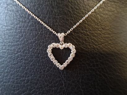 Chaine et pendentif coeur en or gris 750°/00...