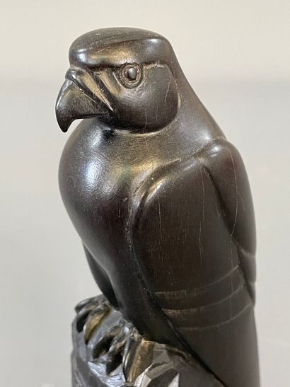 G. ROUXEL VANNON

Rapace en bois sculpté....