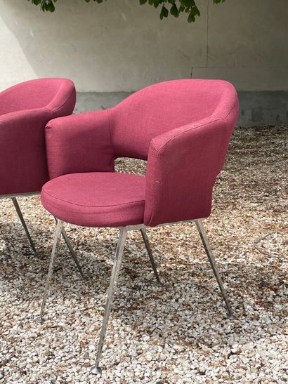 Suite de six fauteuils conférence, pied chromé...