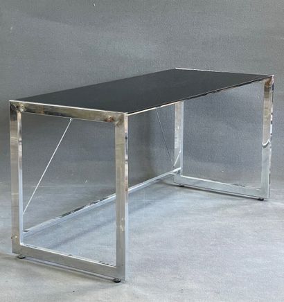 Table bureau en métal et verre fumé

75 x...