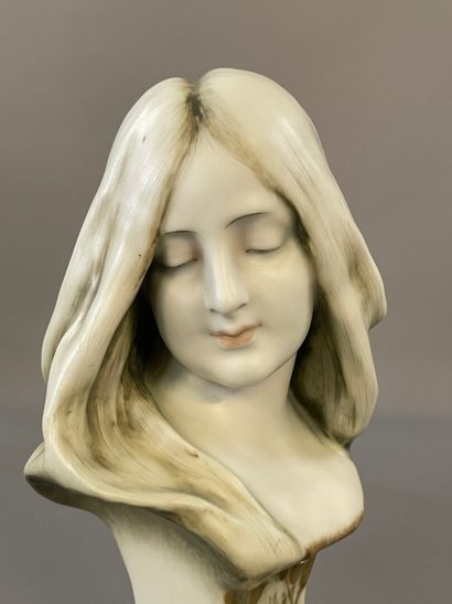 AMPHORA Austria

Buste de Femme en porcelaien.

Art...