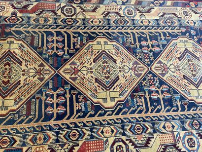 Tapis fait main shirvan, Arménie.

220 x...