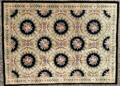 Tapis tuffeté style Savonnerie

345 x 245...